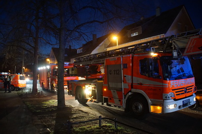 Stuttgart Feuerbach: Feuer zerstoert Dachstuhl eines Mehrfamilienhauses